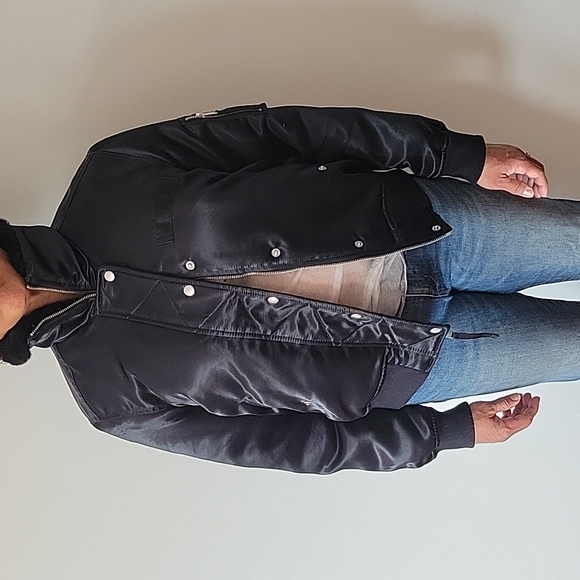 Gap Bomber - Picture 4 of 15